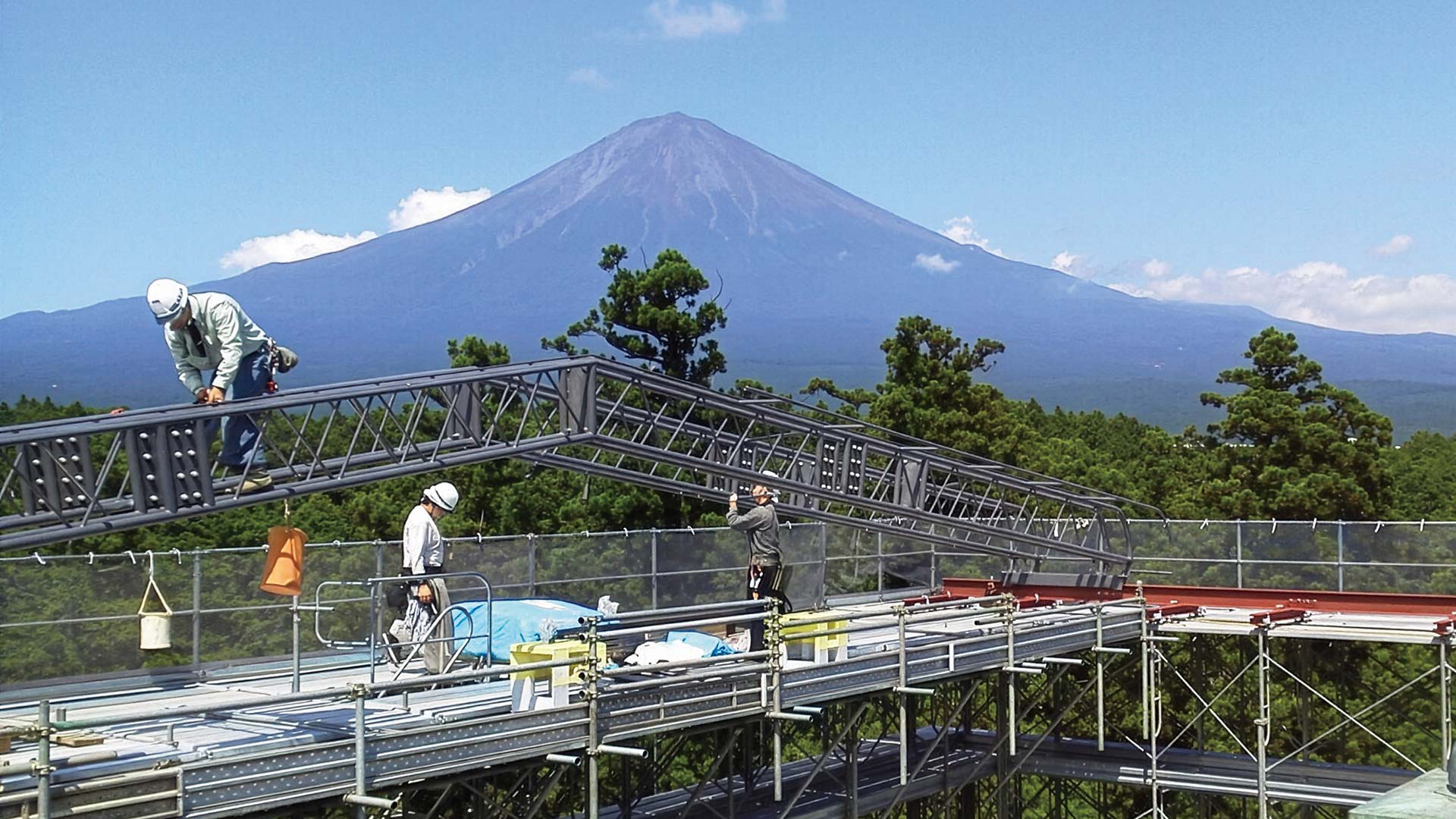 太陽テントは創業100年。膜構造建築のパイオニアとして、設計・製造・施工までをすべて一貫体制で行います。